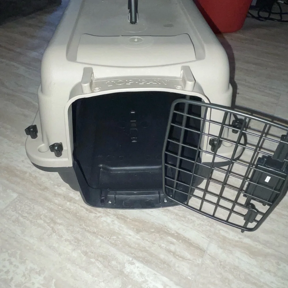 Pet carrier perfect for cats or small dogs